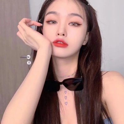 穿黑衣的女孩